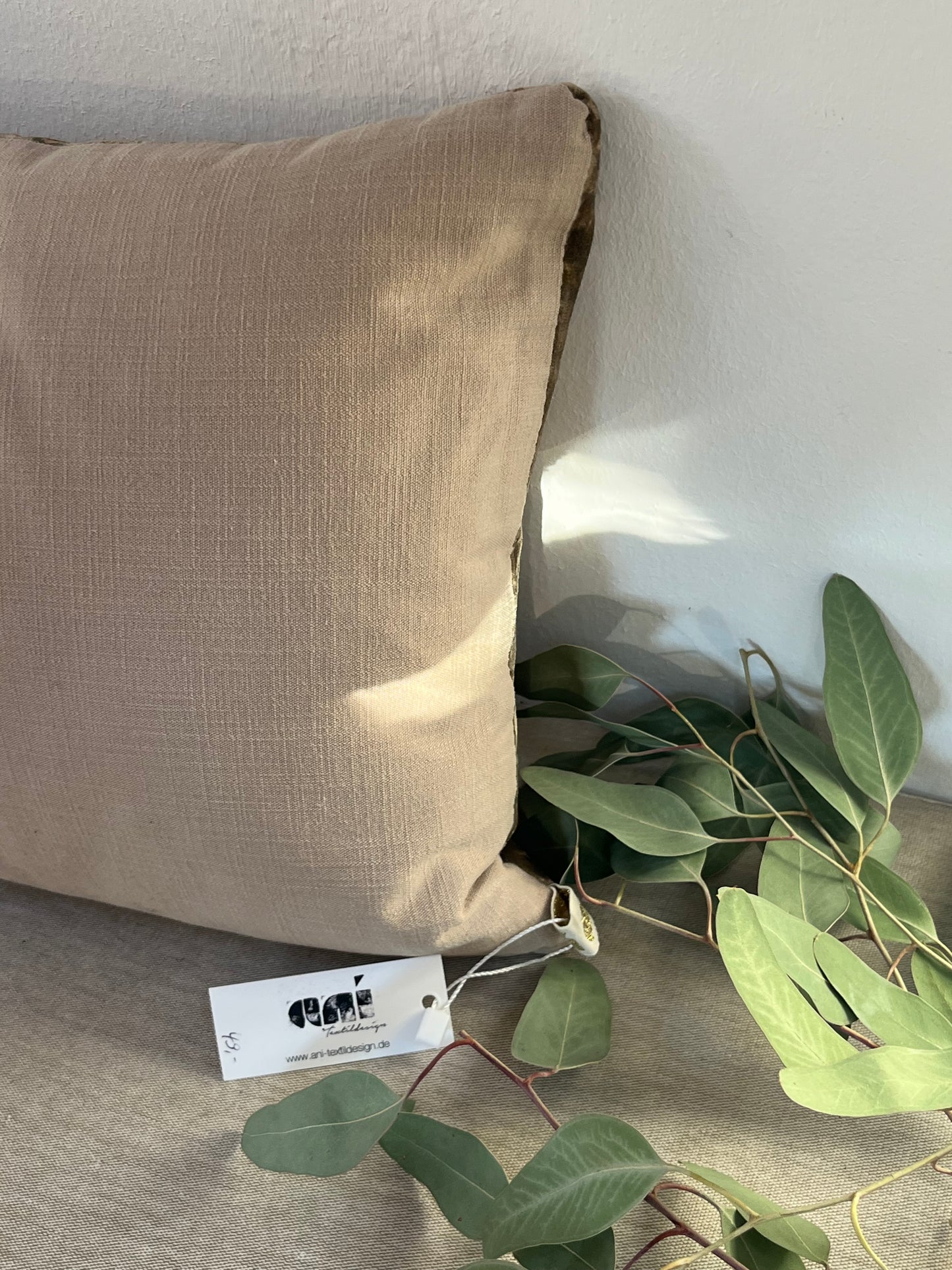 Kissen – Samt in Karamell mit Roségold-Punkte