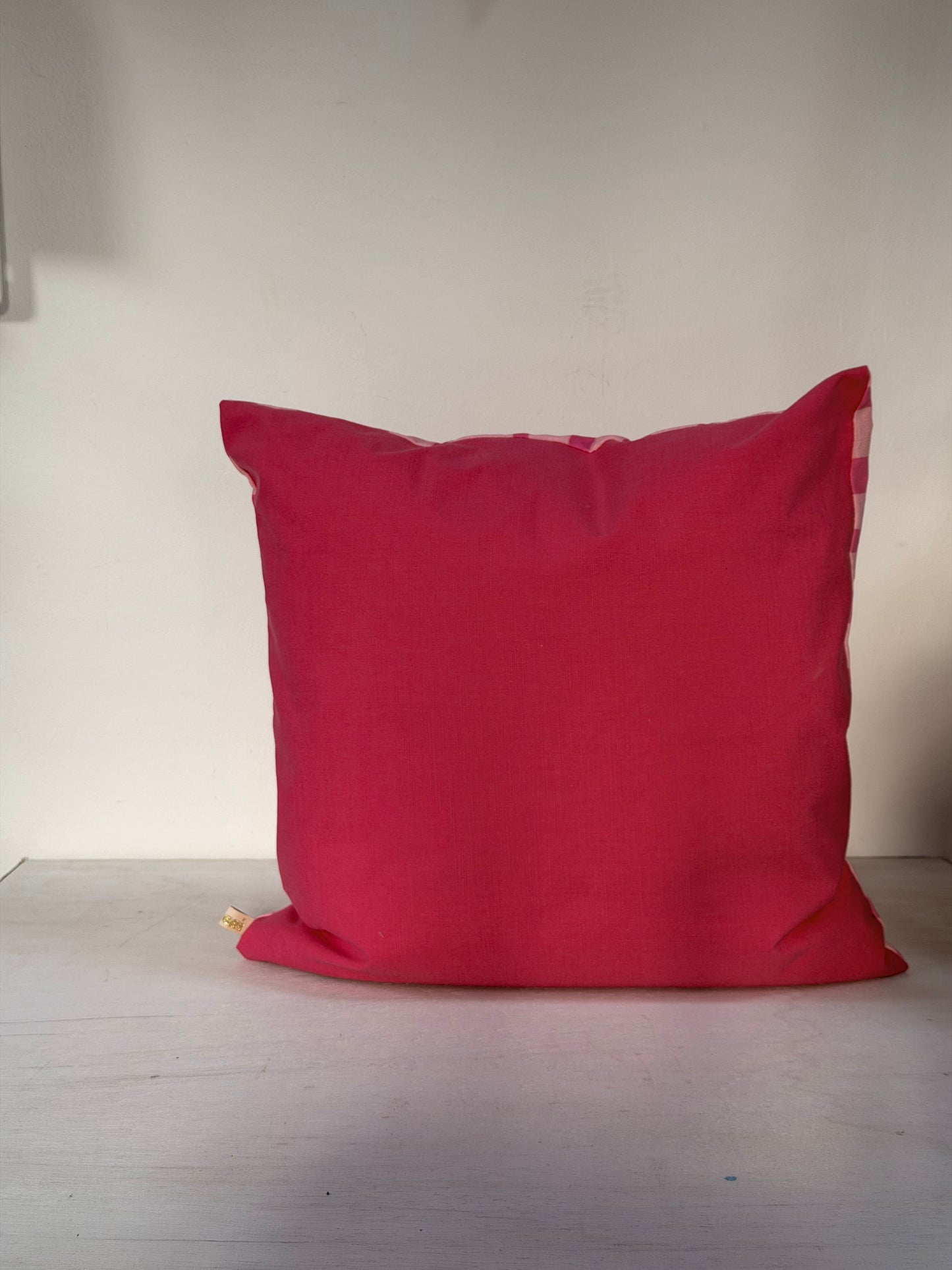 Karokissen rosa rot 50x50 cm – handgefertigtes Unikat mit Neonprint
