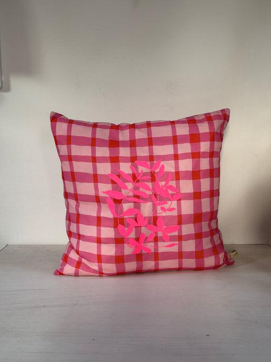 Karokissen rosa rot 50x50 cm – handgefertigtes Unikat mit Neonprint