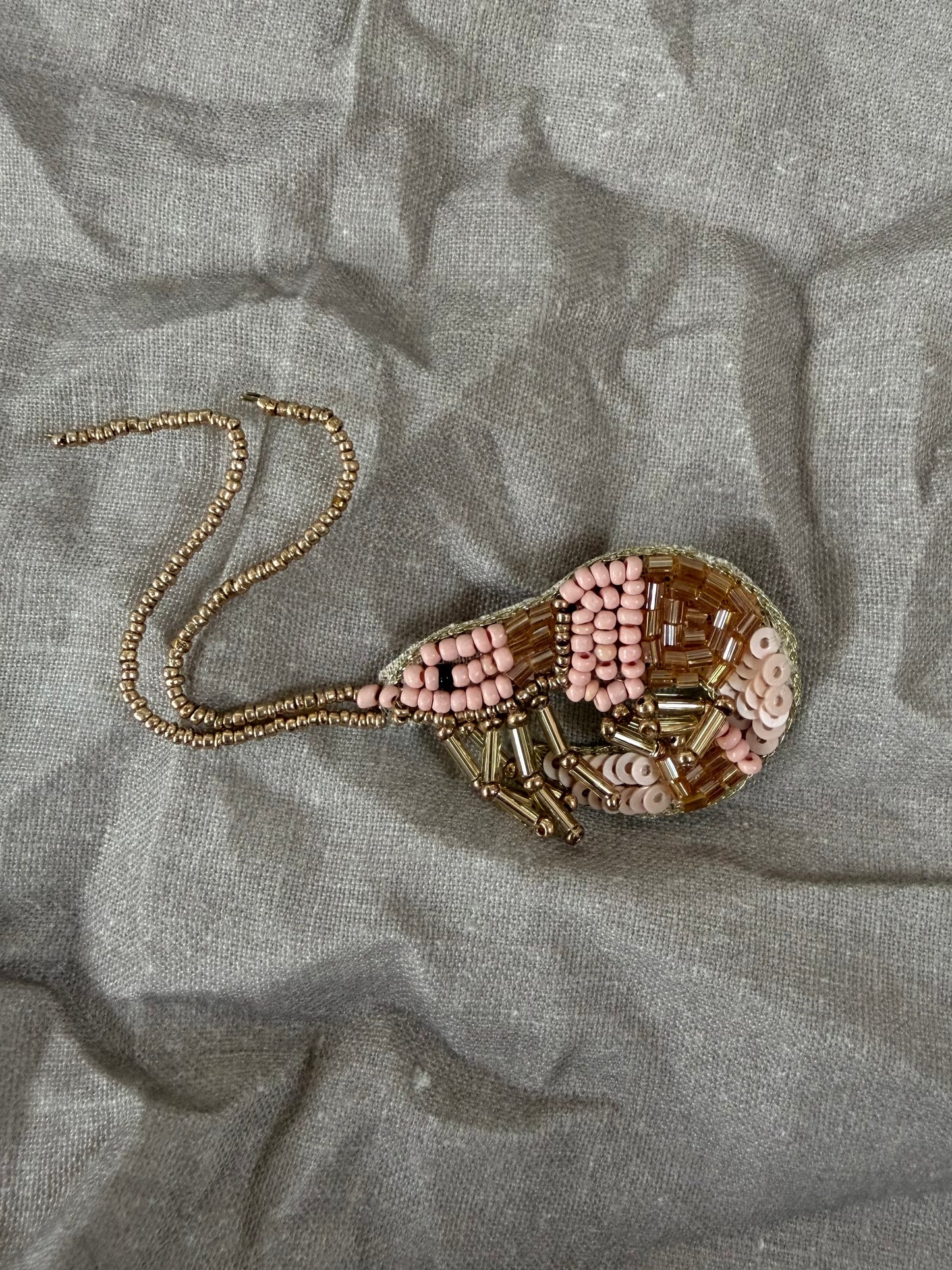 Garnelen Brosche rosa gold – Perlen Statement Brosche Krustentier