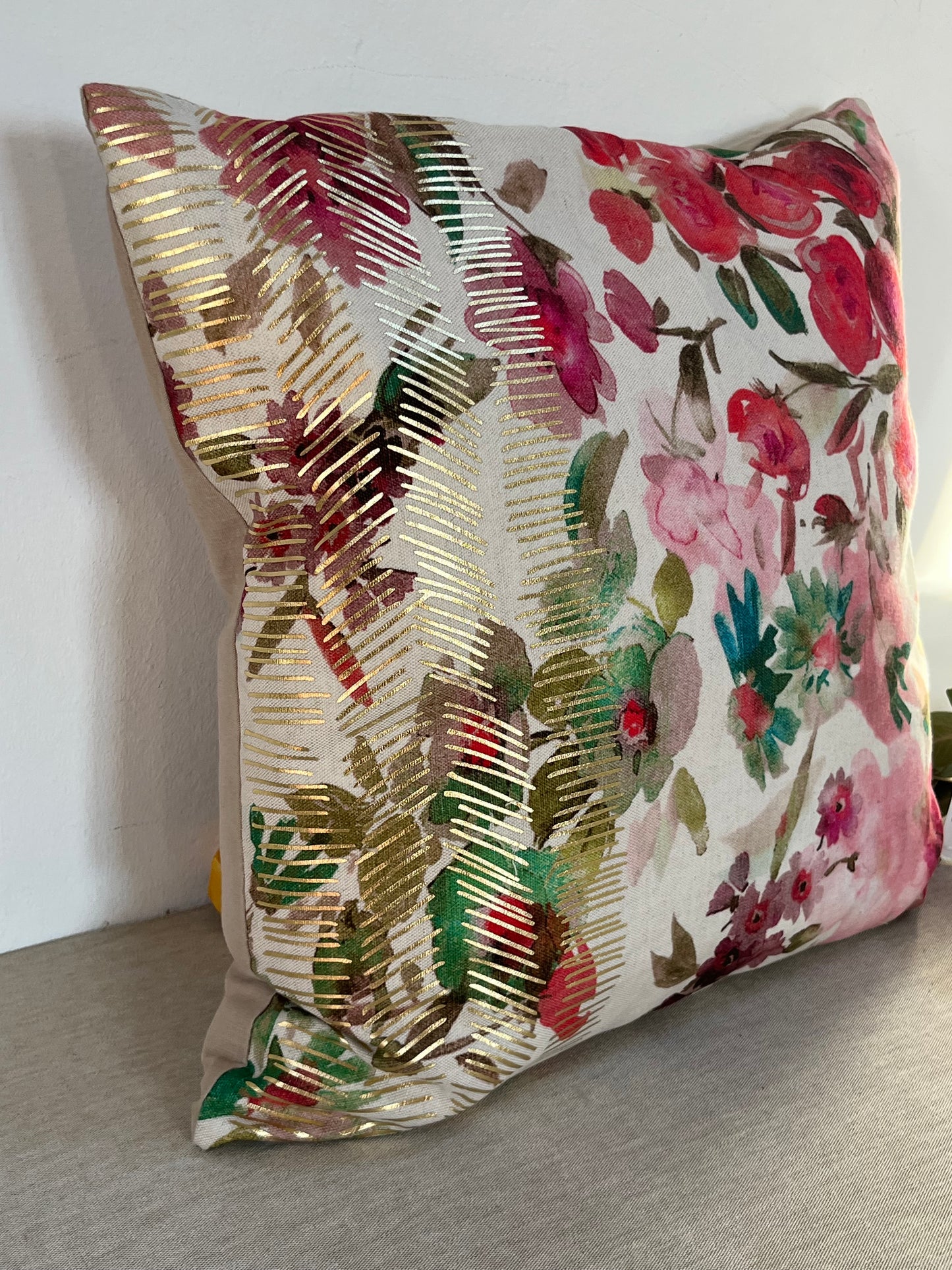 Leinenkissen Blumenmotiv Gold