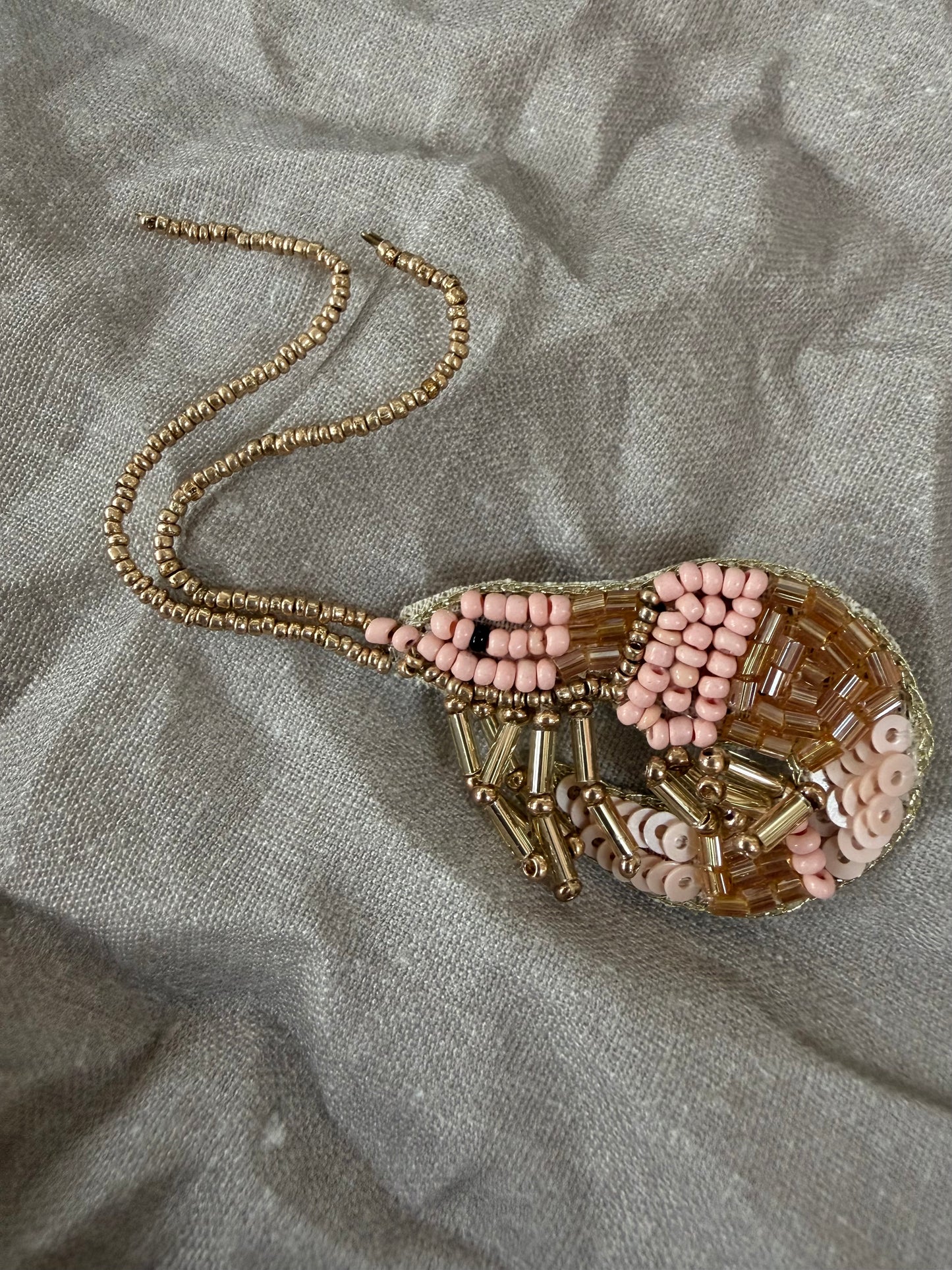 Garnelen Brosche rosa gold – Perlen Statement Brosche Krustentier