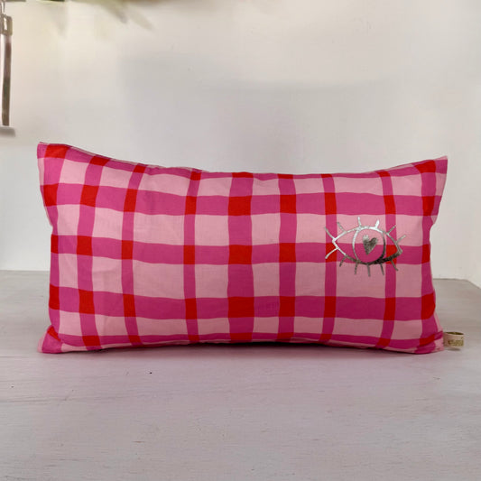 Rosa Karokissen 30x50 cm – Dekokissen aus Baumwolle mit silbernem Druck